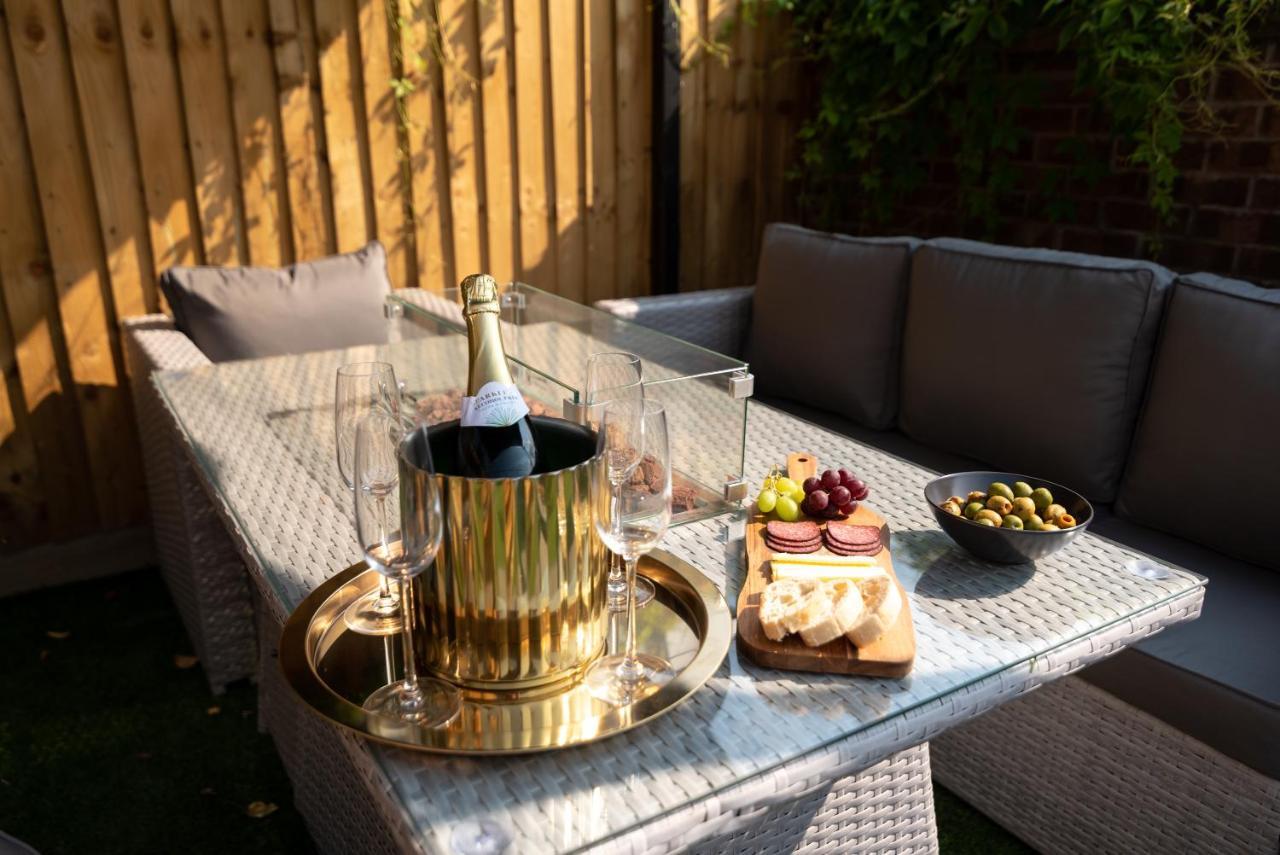 Exquisite Cardiff Apartments- With Garden Lounge & Games Room Eksteriør bilde