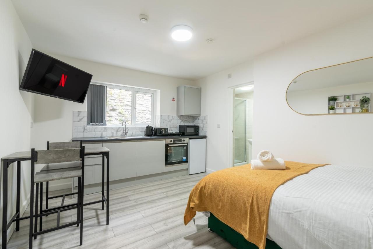 Exquisite Cardiff Apartments- With Garden Lounge & Games Room Eksteriør bilde