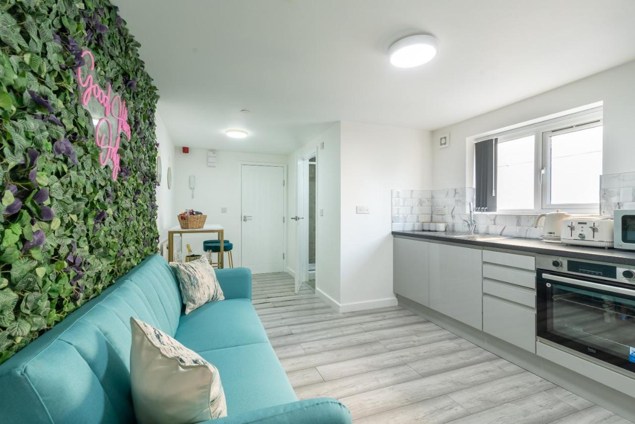 Exquisite Cardiff Apartments- With Garden Lounge & Games Room Eksteriør bilde